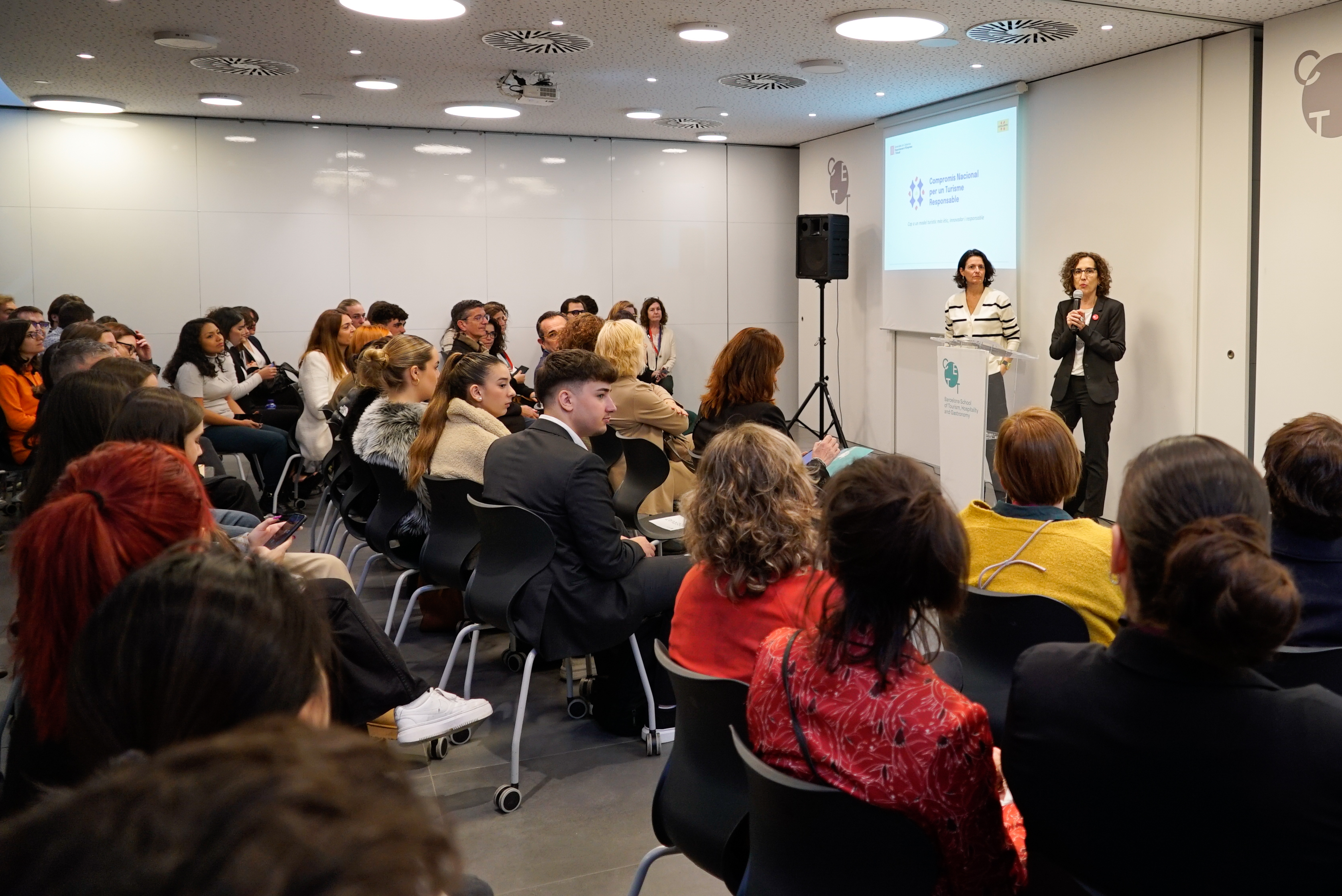 Photography from: El CETT acull la presentació del Compromís Nacional per un Turisme Responsable | CETT